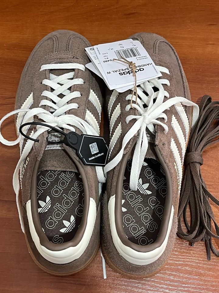 Кроссовки adidas spezial