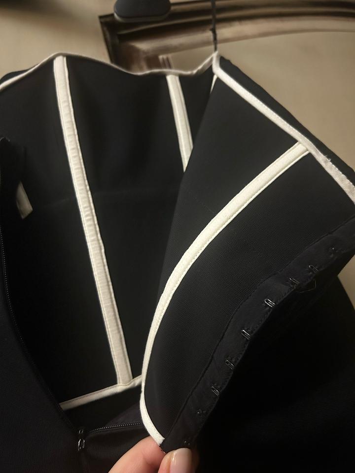 Черное платье Balenciaga