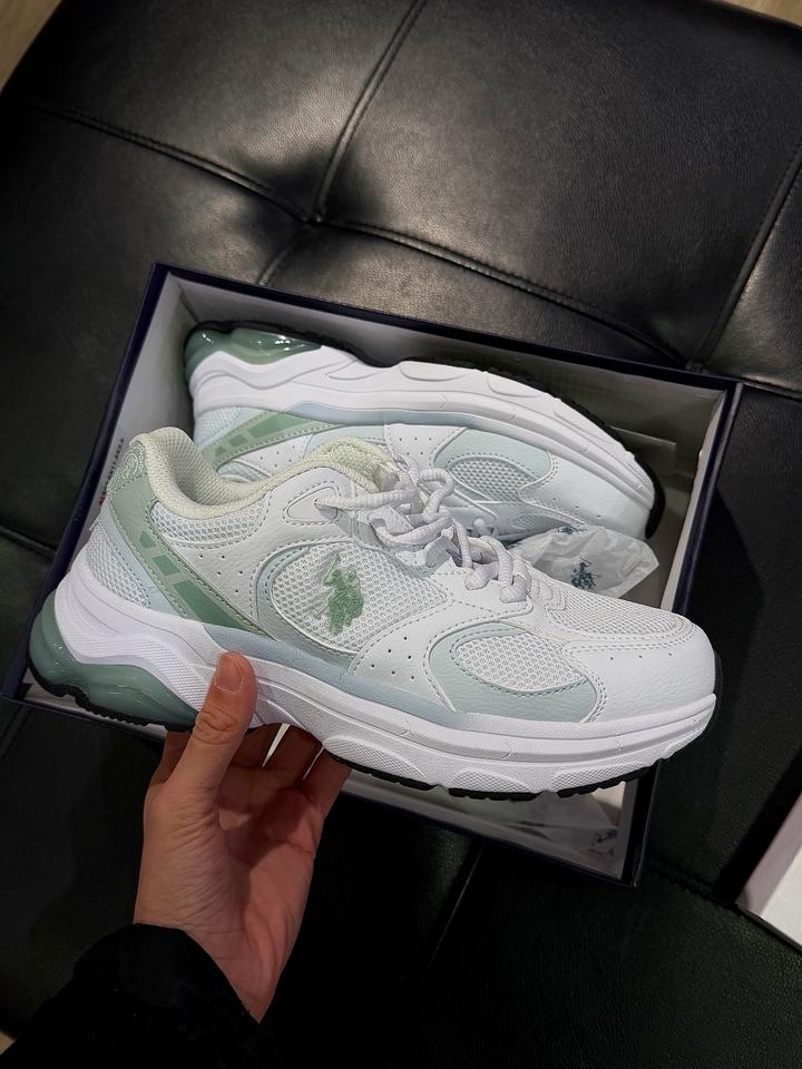 Кроссовки женские