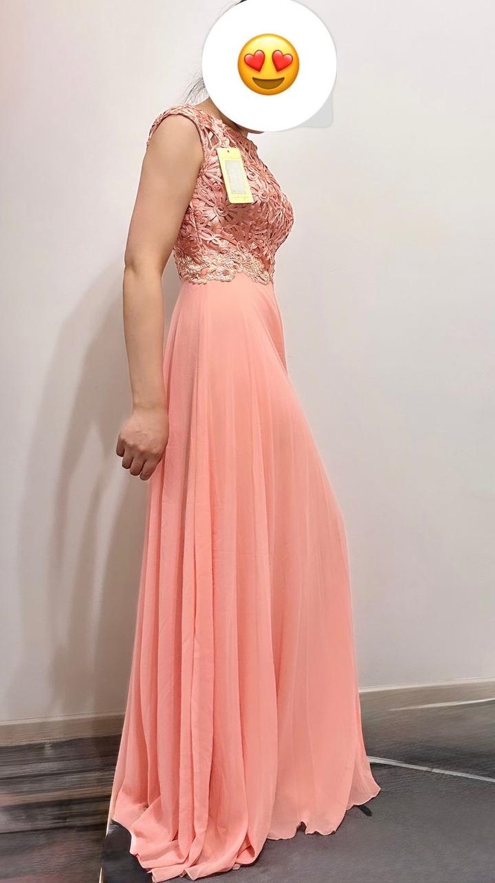 Розовое платье