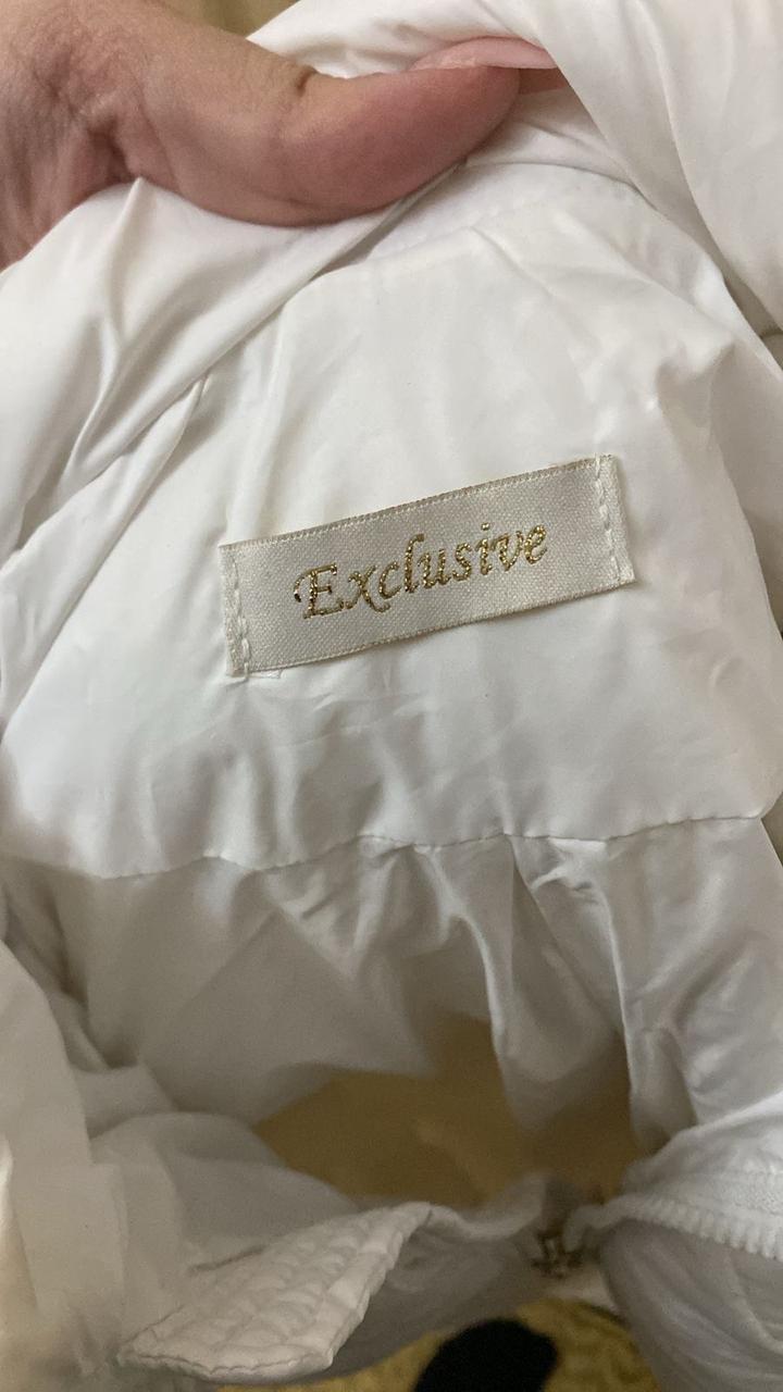 Белый горнолыжный костюм