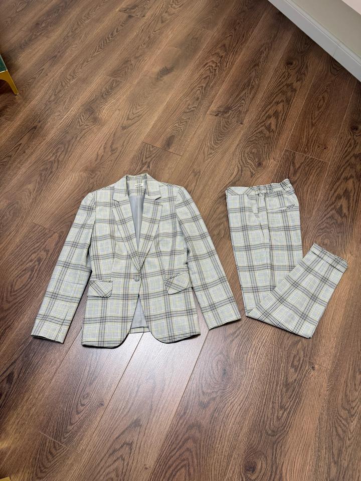 Брючный костюм