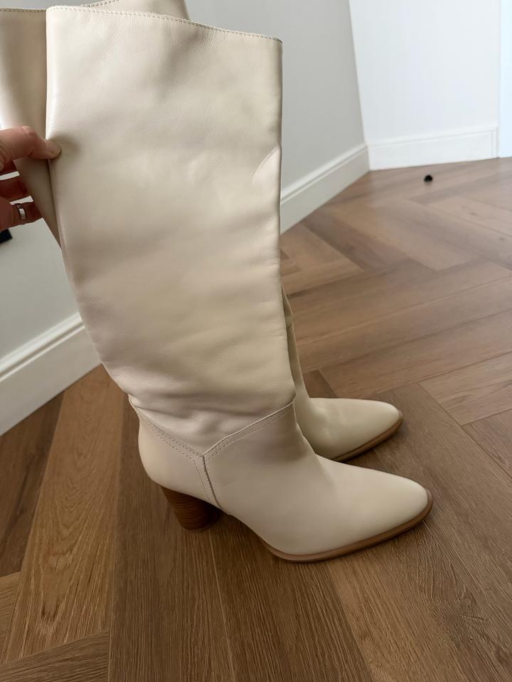 Кожаные Сапоги трубы бежевые Zara новые размер 40-41