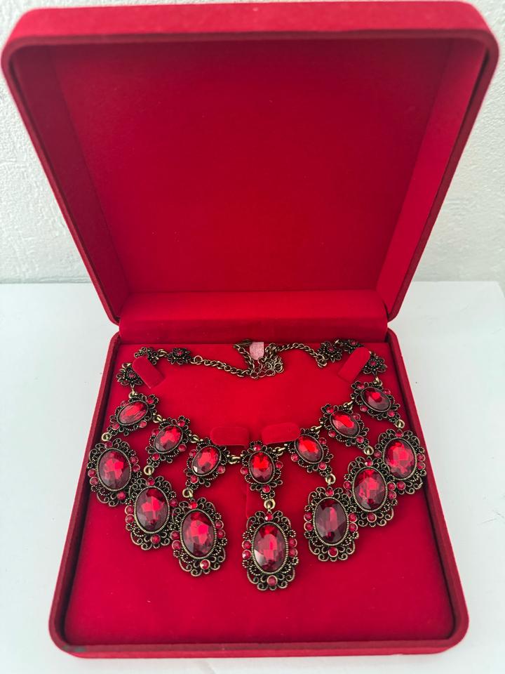 Винтажное колье с рубиновыми кристаллами