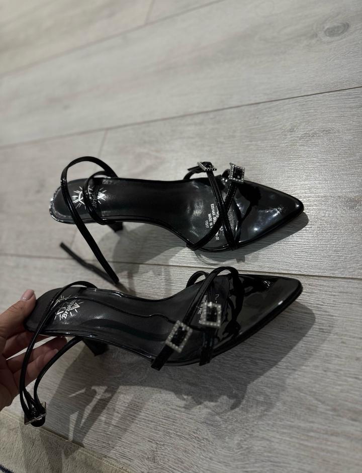 Чёрные босоножки