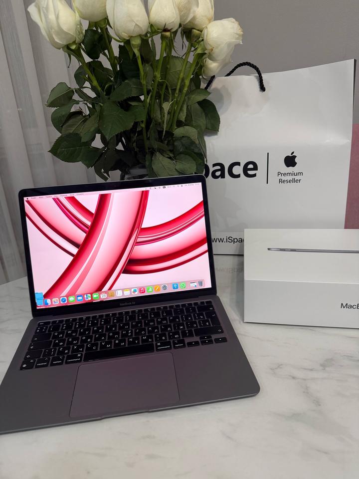Продам MacBook Air 13” на чипе Apple M1.Память 8GB, SSD 256GB.
