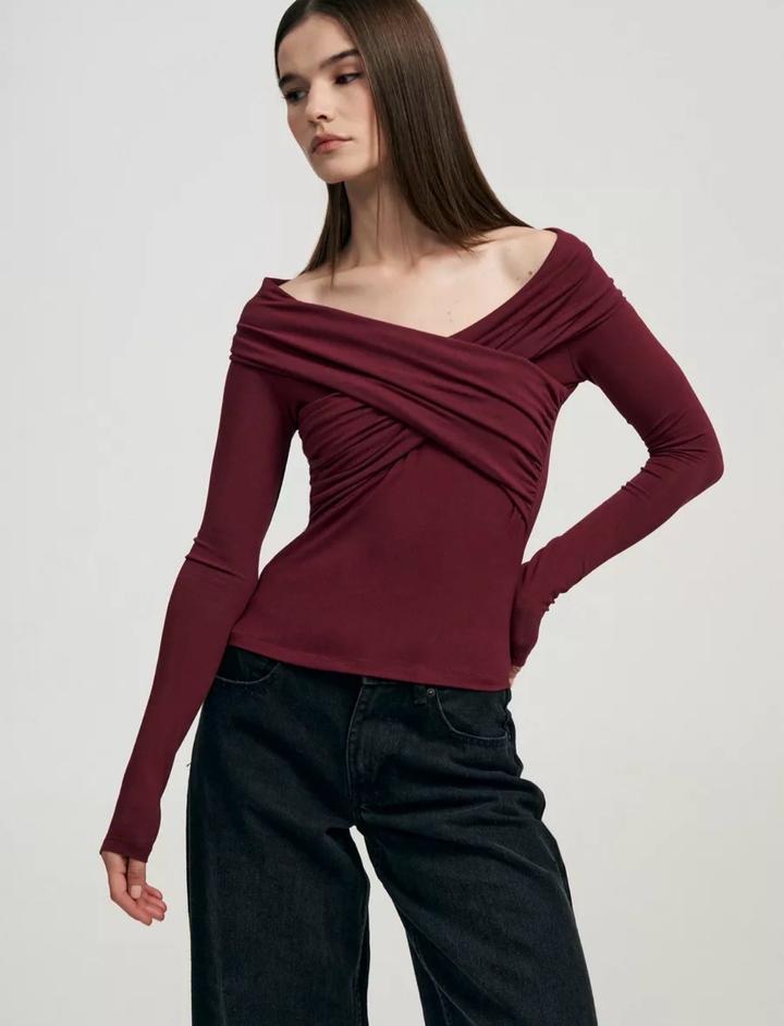 Лонгслив со спущенными плечами