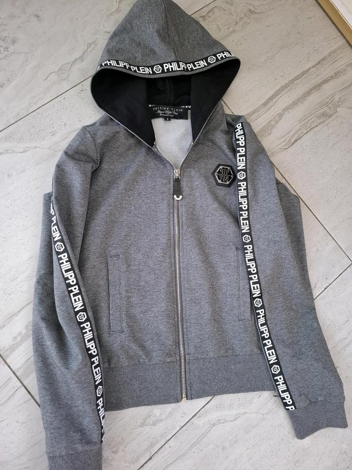 Продам спортивный костюм