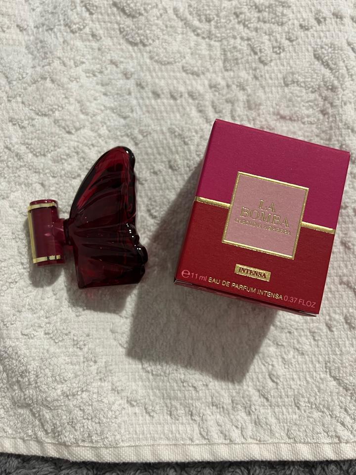 Интенсивный парфюм La Bomba Intensa от Carolina Herrera (объем 11 мл).