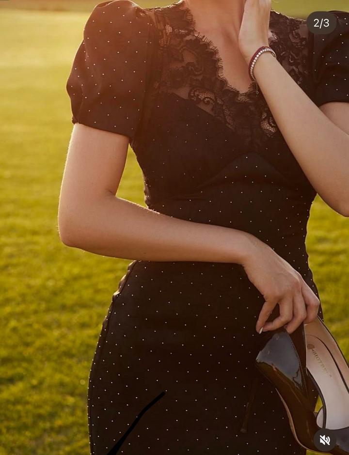 Чёрное платье с открытой спинкой