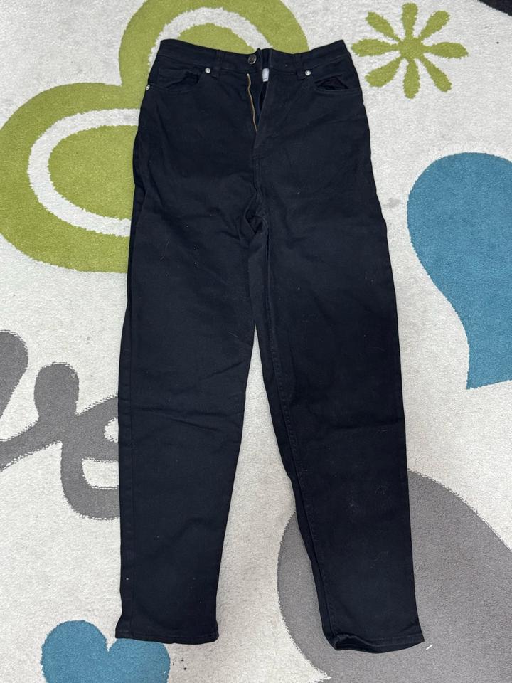 Черные джинсы H&M