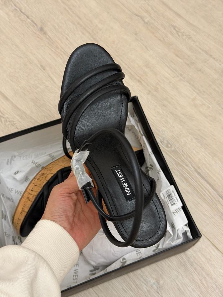 Женские босоножки