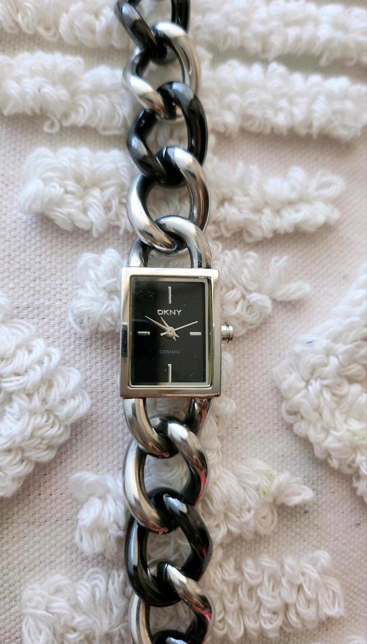 Часы DKNY