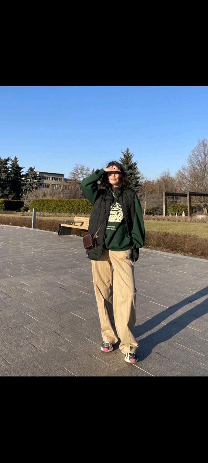 брюки с защипами,в трендовую полоску, Зара