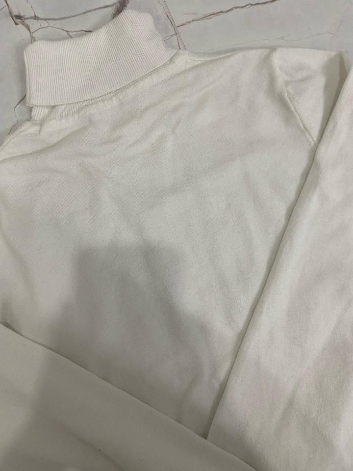 Белая водолазка