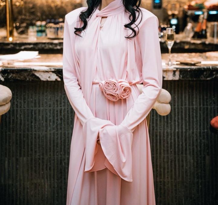 Розовое платье