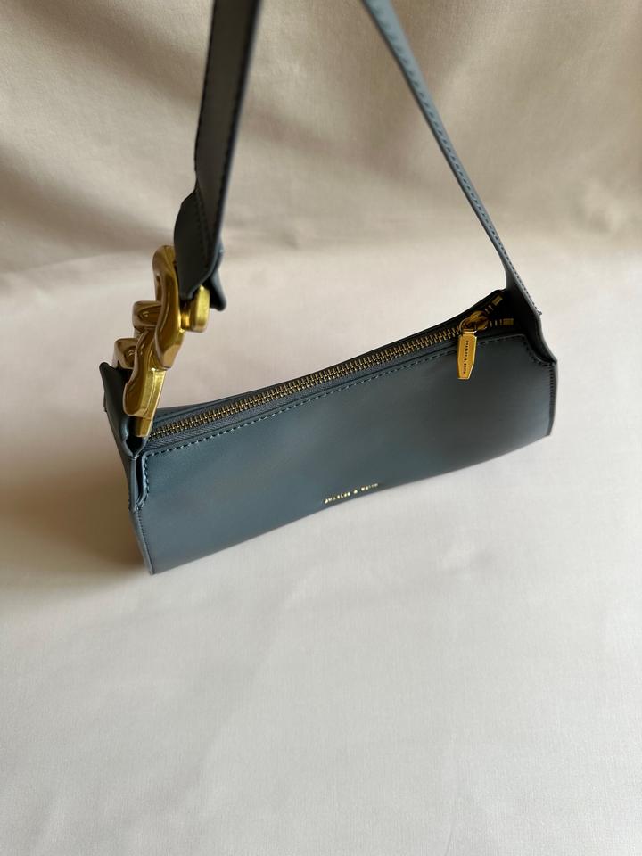 Продам сумку Charles&Keith