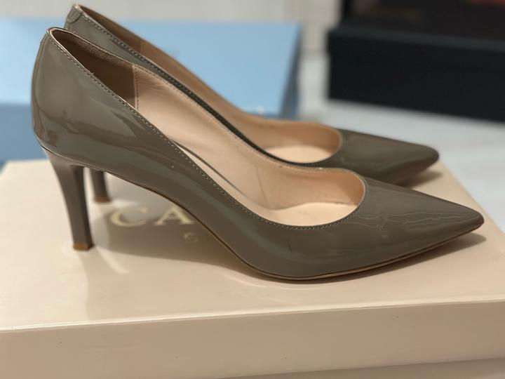 Лакированная поверхность — выглядит дорого и привлекает внимание