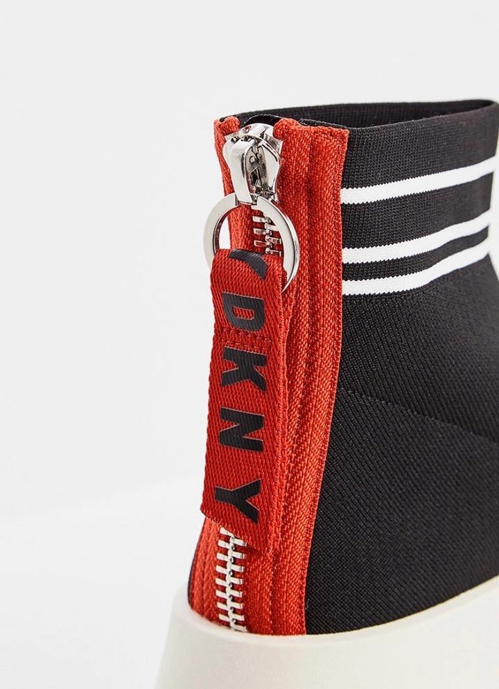 Кроссовки DKNY