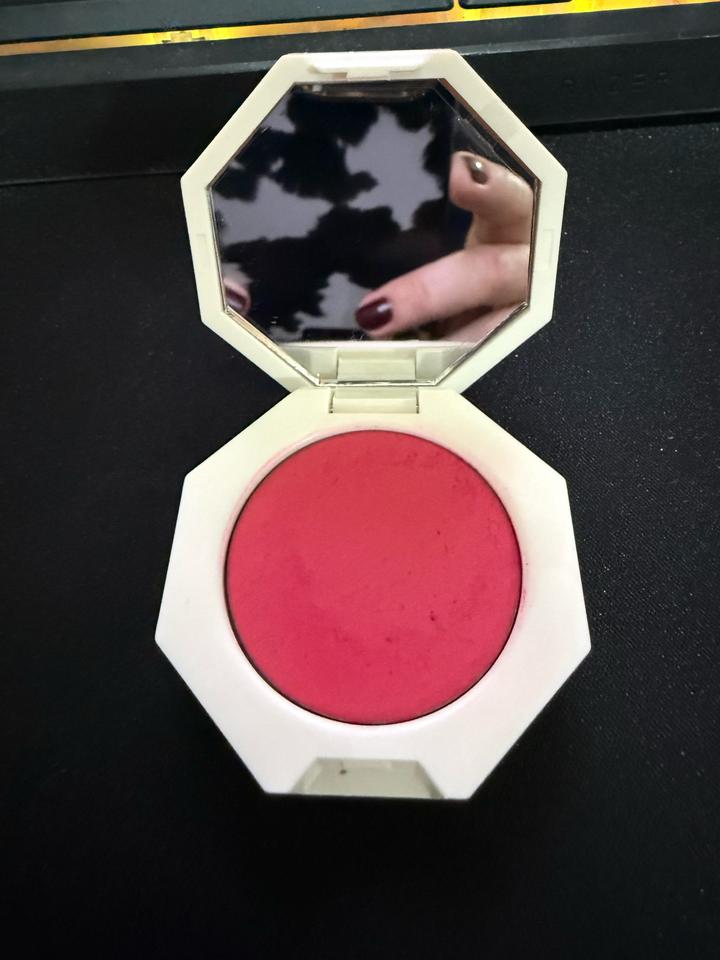 Румяна Fenty Beauty в оттенке «Crush on Cupid» (04)