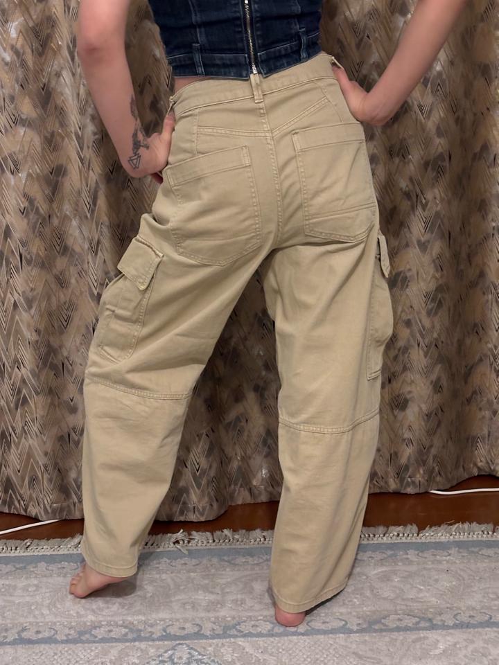 Джинсы Bershka бежевые
