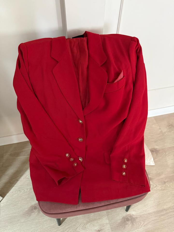 Пиджак красный