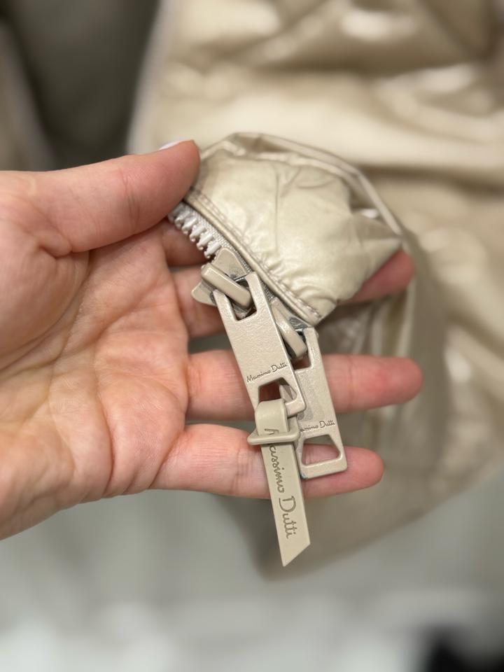 Бежевая куртка Massimo Dutti