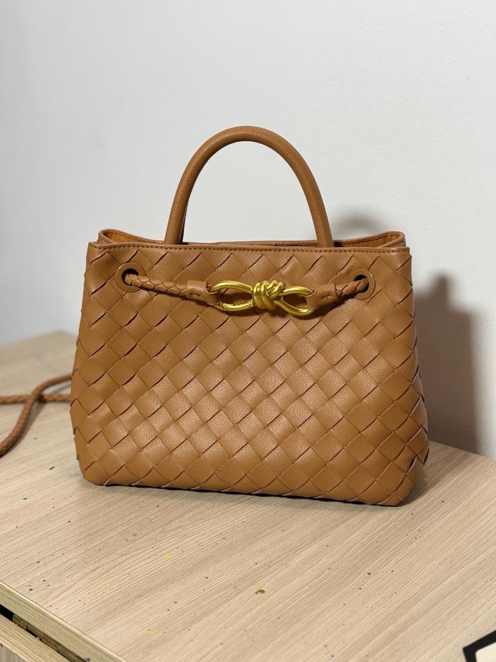 Тоут плетеный из натуральной кожи ,Италия карамель