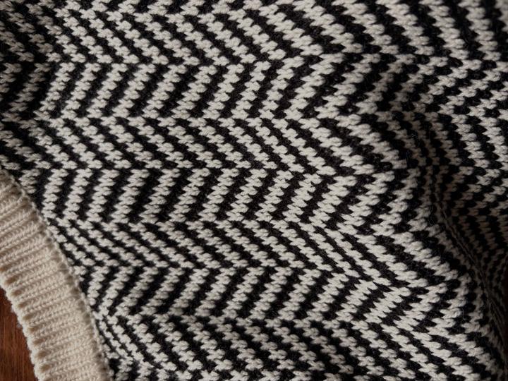 Вязанный жилет