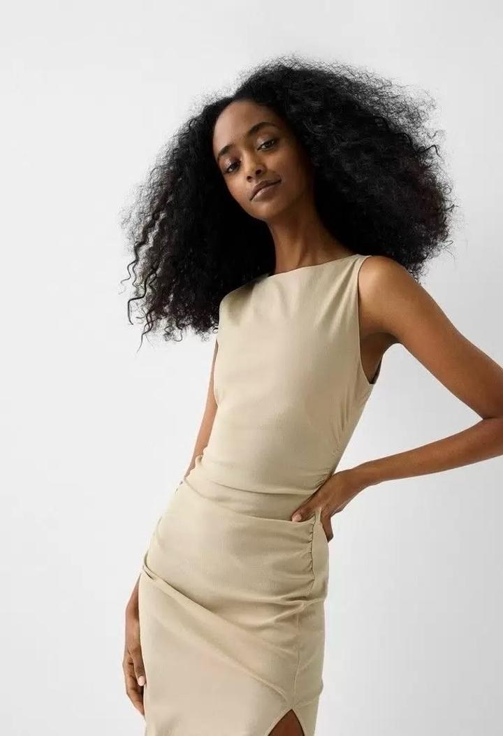 Платье с вырезом