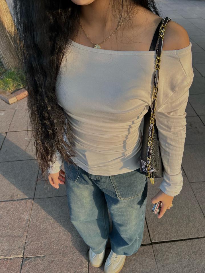 Белая кофточка .