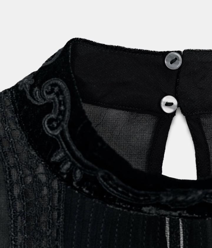 Блуза с кружевом из бархата