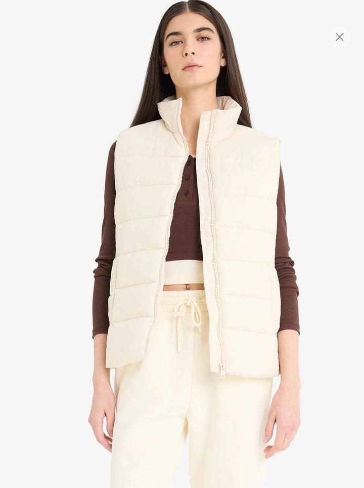 Жилетка безрукавка