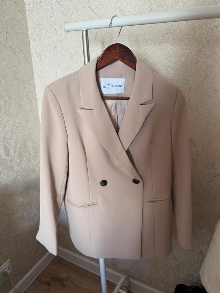 Бежевый пиджак