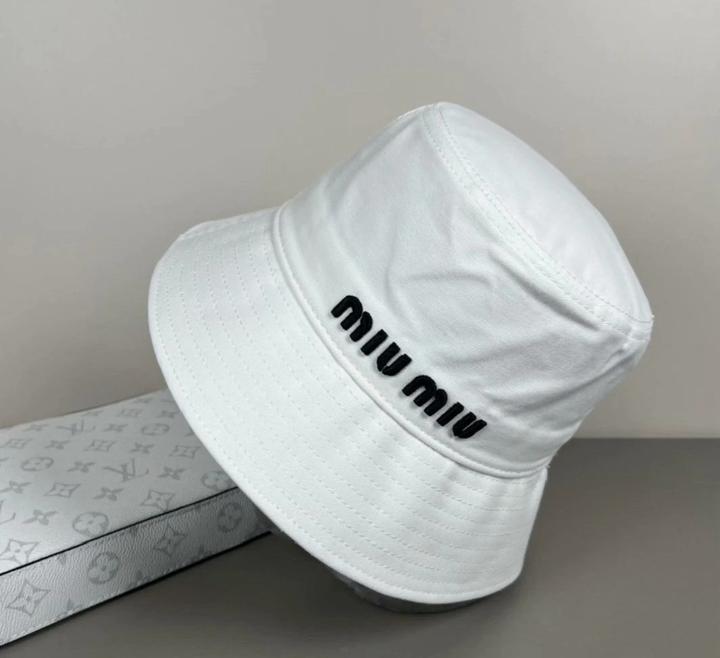 Новая панама miu miu белый
