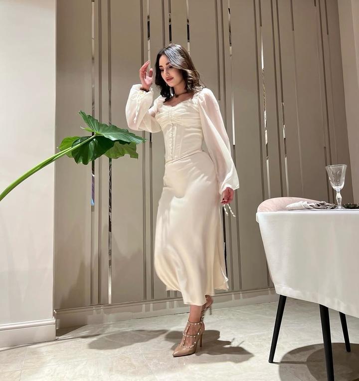 Эффектный корсетный топ и трендовая юбка