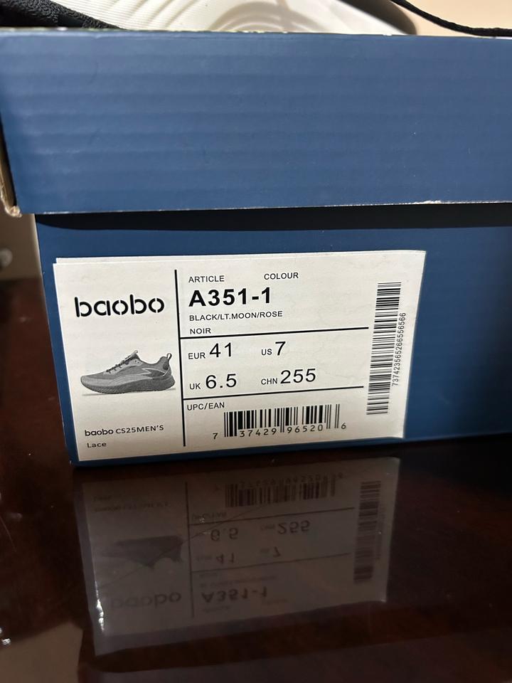 Чёрные кроссовки от бренда Li-Ning, соответствующие модели «Walker».