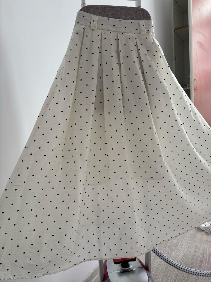 Трендовая юбка в горошек