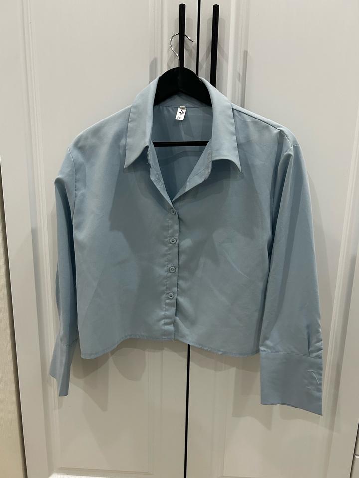 Голубая укороченная рубашка