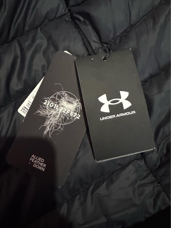 Женская жилетка от Under Armour, размер М