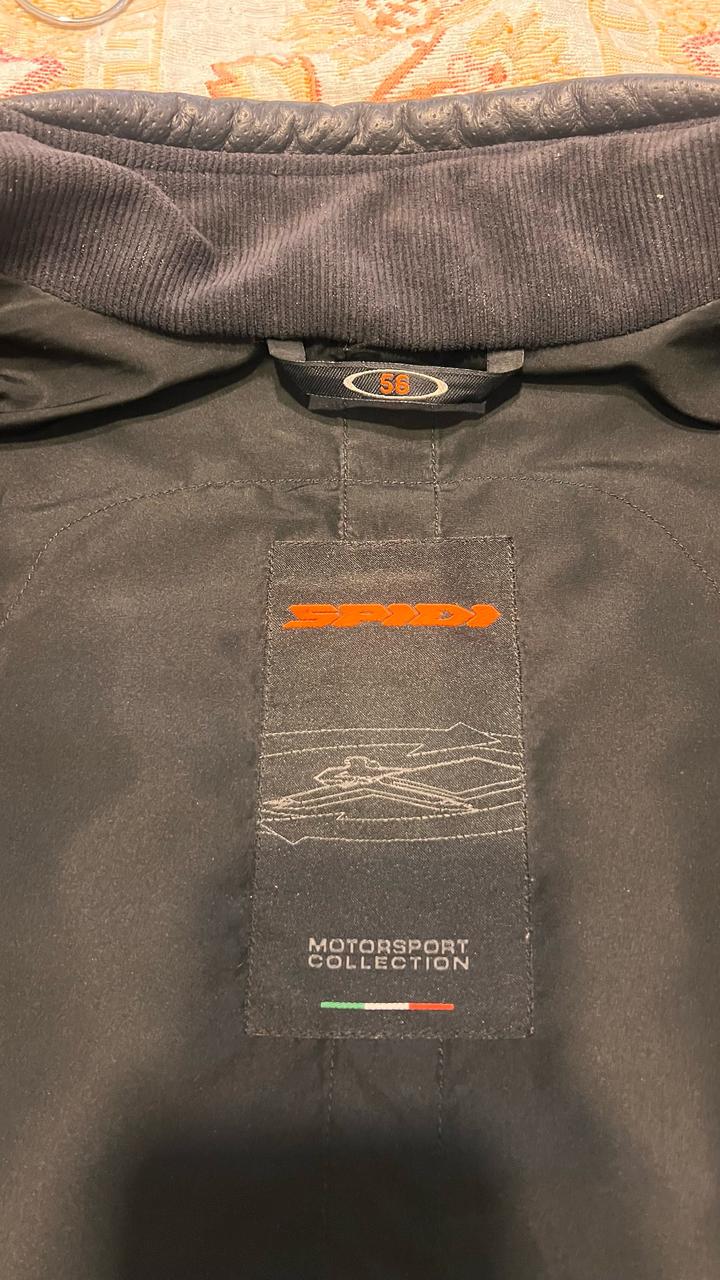 Кожанная мотоциклетная куртка 56 размера