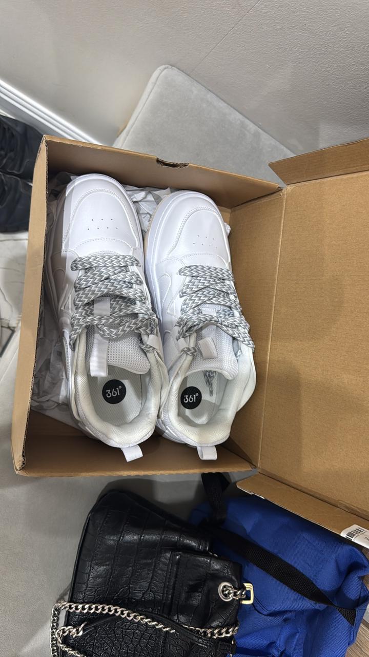 Новая. белые кеды . Осень весна.