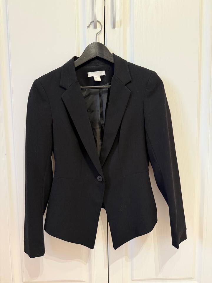 Черный пиджак H&M