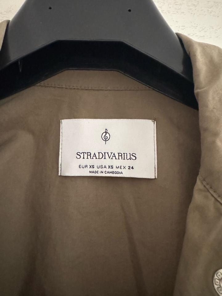 Куртка Stradivarius цвета хаки