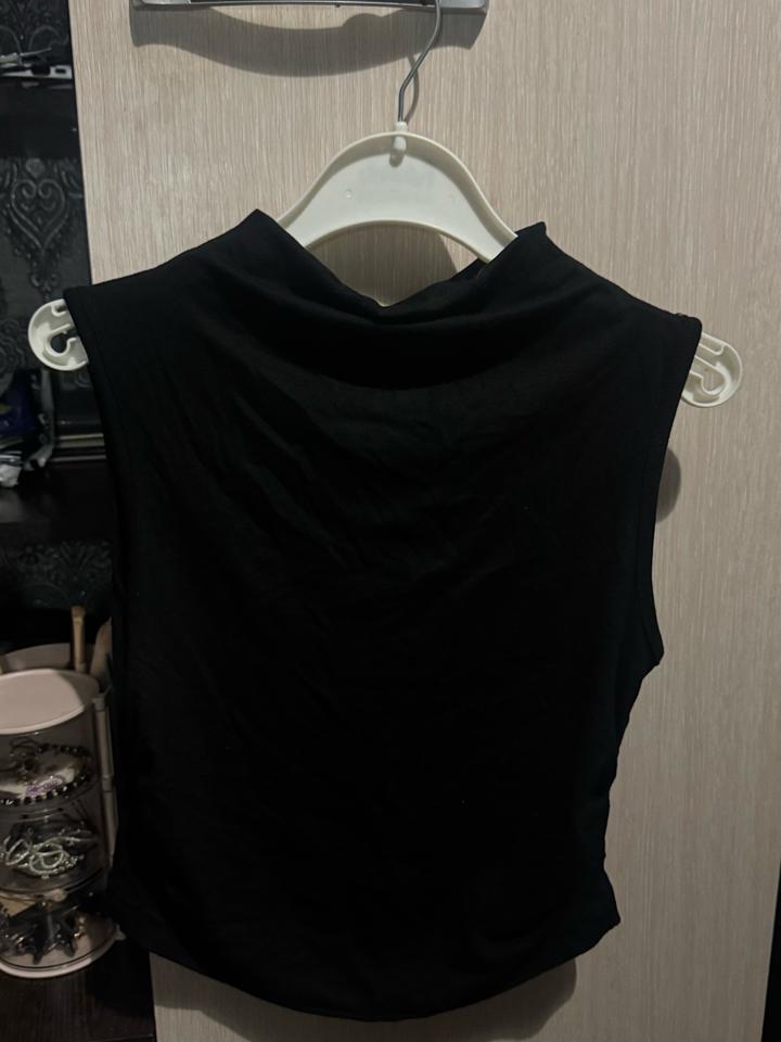 Черная Безрукавка