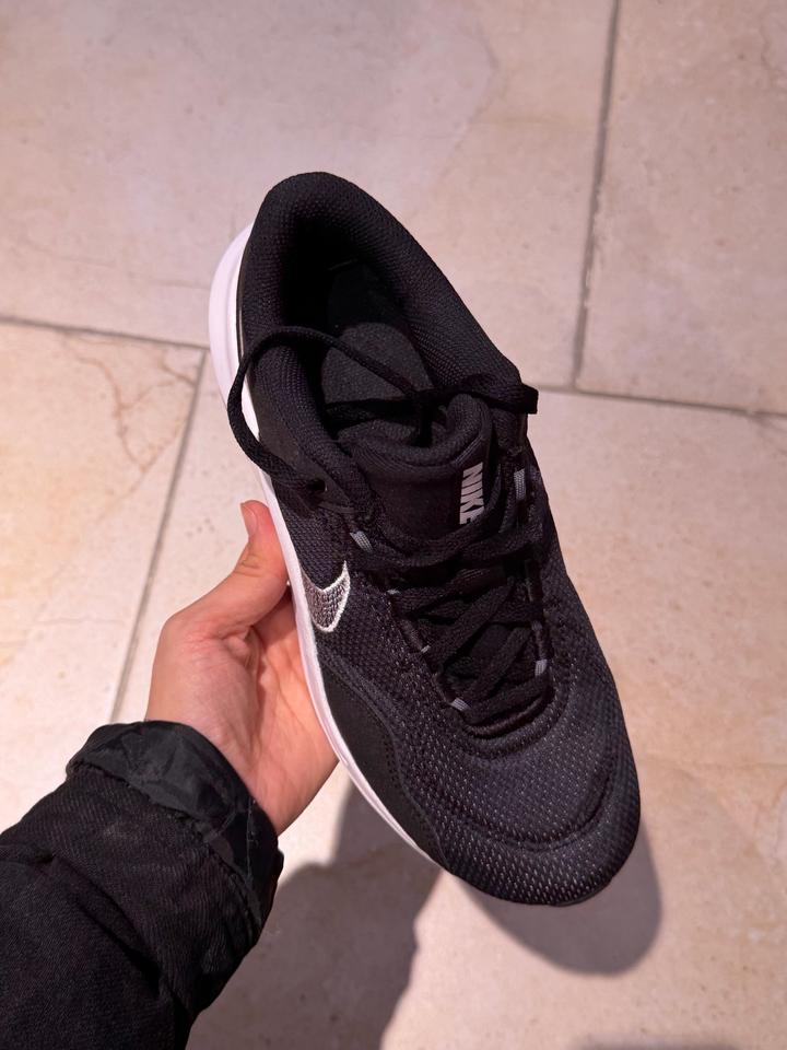 Женские кроссовки Nike