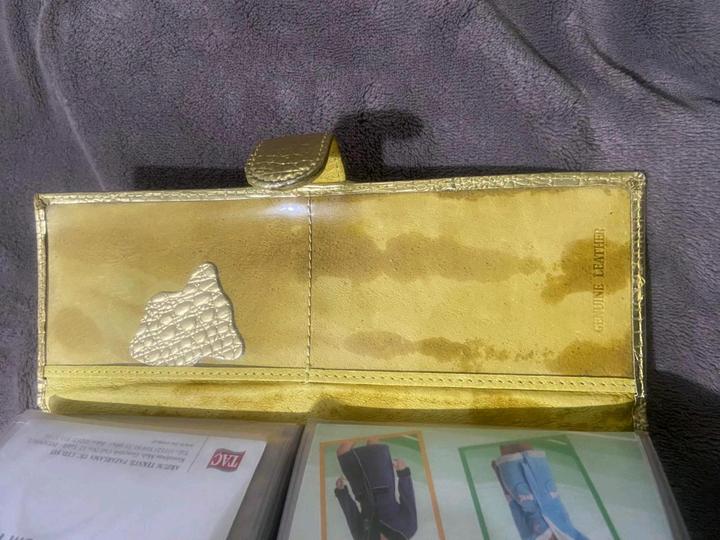 Золотистый картхолдер Versace