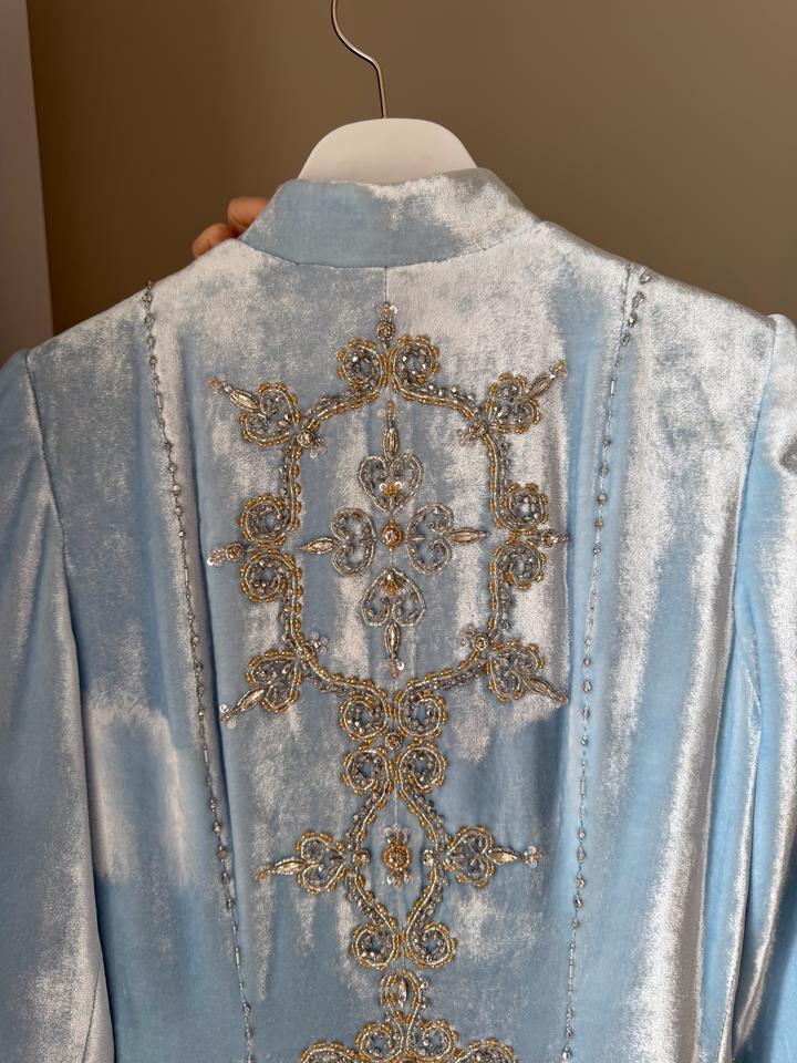 Бархатный бешпент нежно-голубого цвета