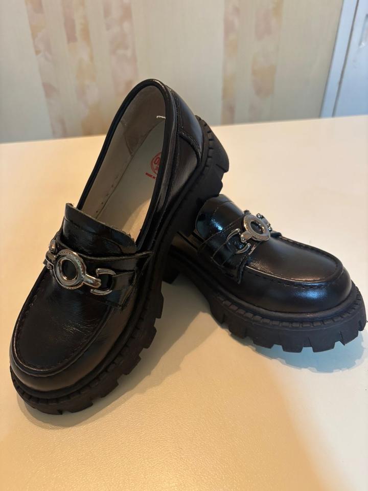 Черные детские лоферы / туфли