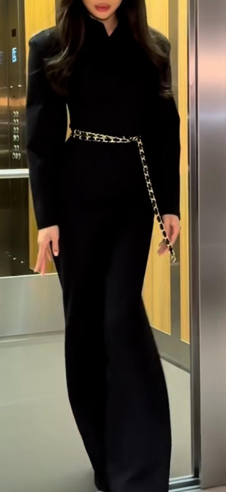 черный комбинезон